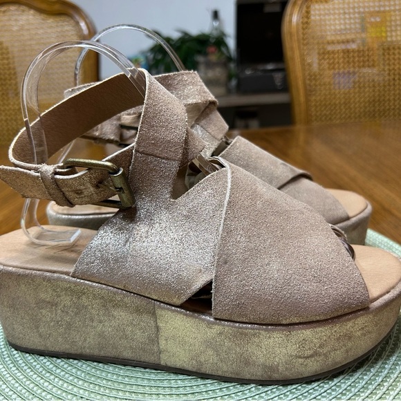 Matisse Shimmering Gold Wedge Sandals - Picture 5 of 10
